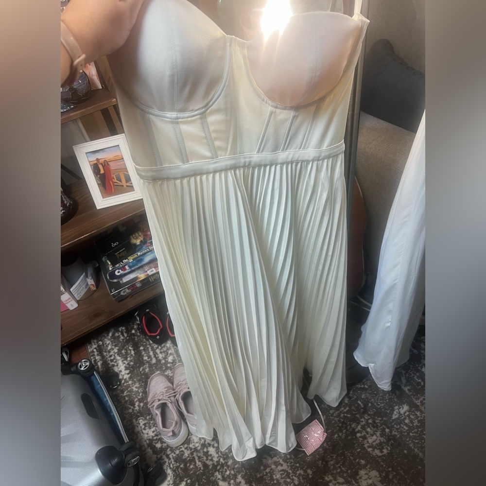 Jaus, an Australian boutique. Australian size 10-12 (US 6-8)
